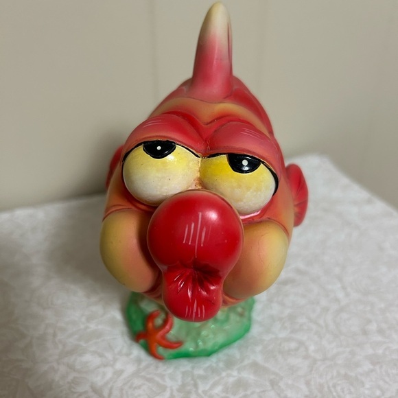 Kissing Glittery Fish Figurine Blowfish Signed Resin Whimsical Figure Decor VTG - Picture 3 of 6